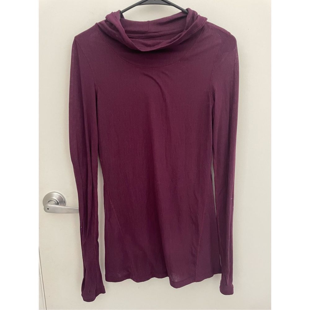 Lululemon Long sleeve cowel neck hooded shirt